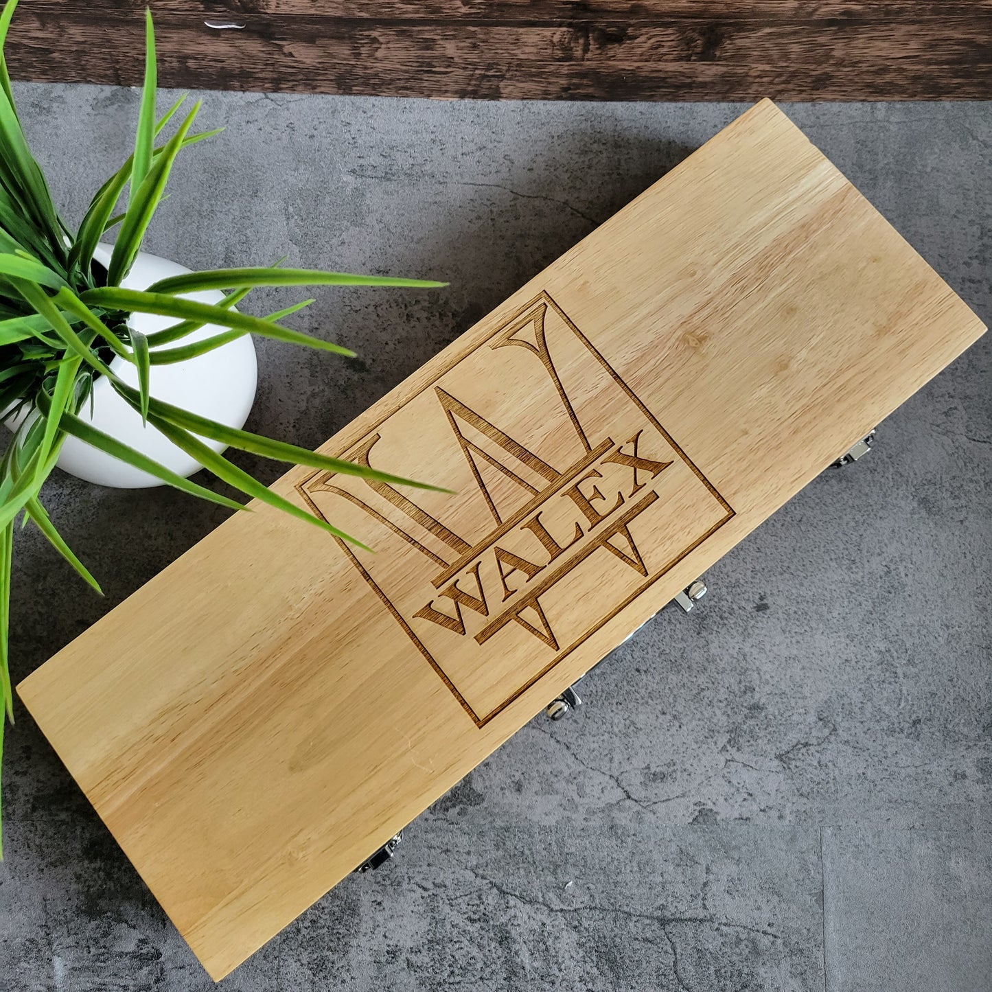 Premium personalized BBQ grill tool set with stainless steel spatula, tongs, fork, and basting brush in a carrying case – ideal for outdoor grilling, Father’s Day gifts, and custom laser engraving.