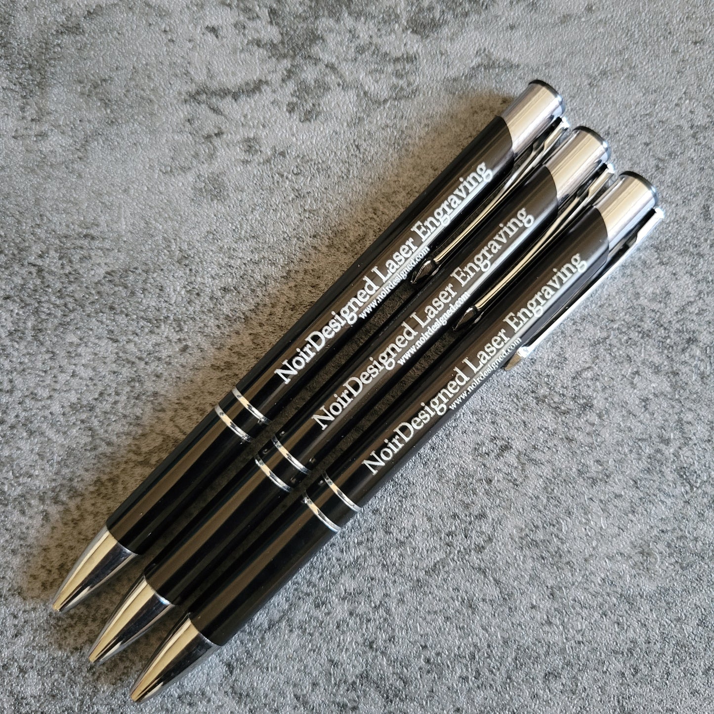 Engraved metal pen with custom text, perfect for branding and gifting