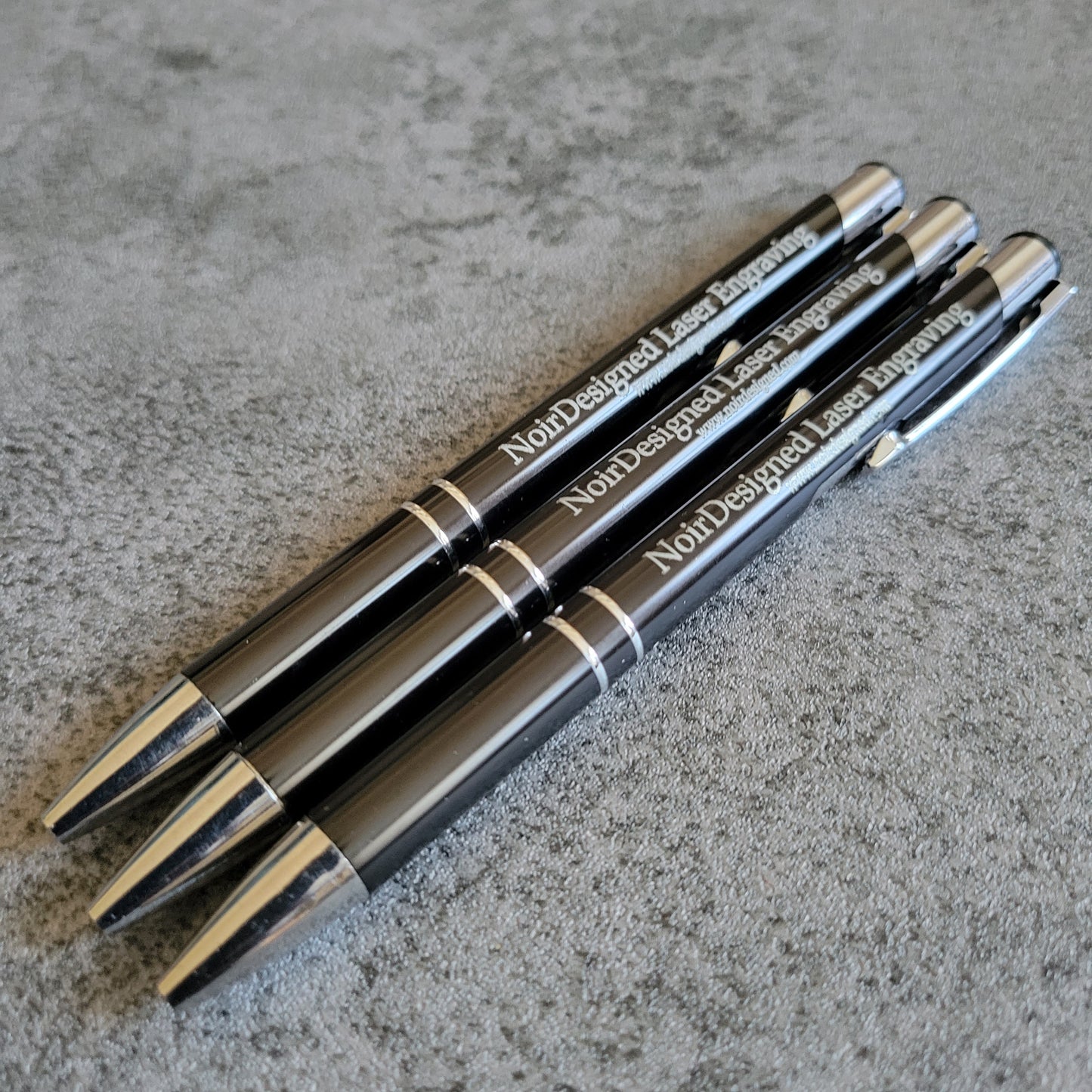 Engraved metal pen with custom text, perfect for branding and gifting
