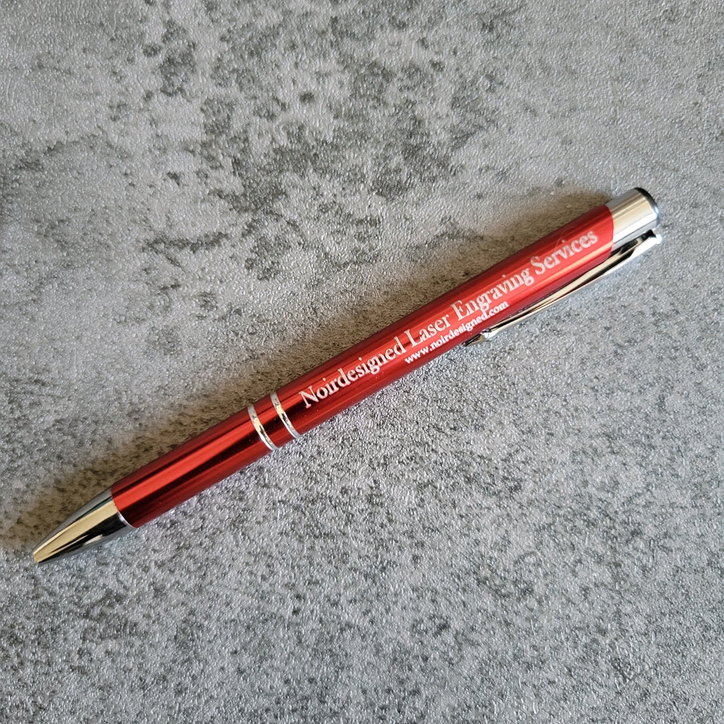 Engraved metal pen with custom text, perfect for branding and gifting