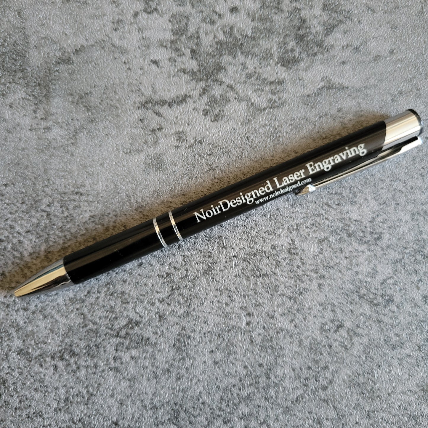 Engraved metal pen with custom text, perfect for branding and gifting